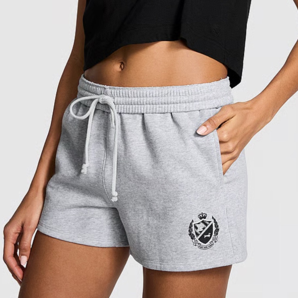 PINK
IVY FLEECE CAMPUS SHORTS L